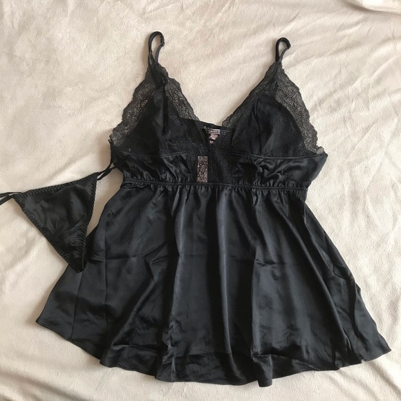 VS black satin & Chantilly lace lingerie set - Picture 14 of 15